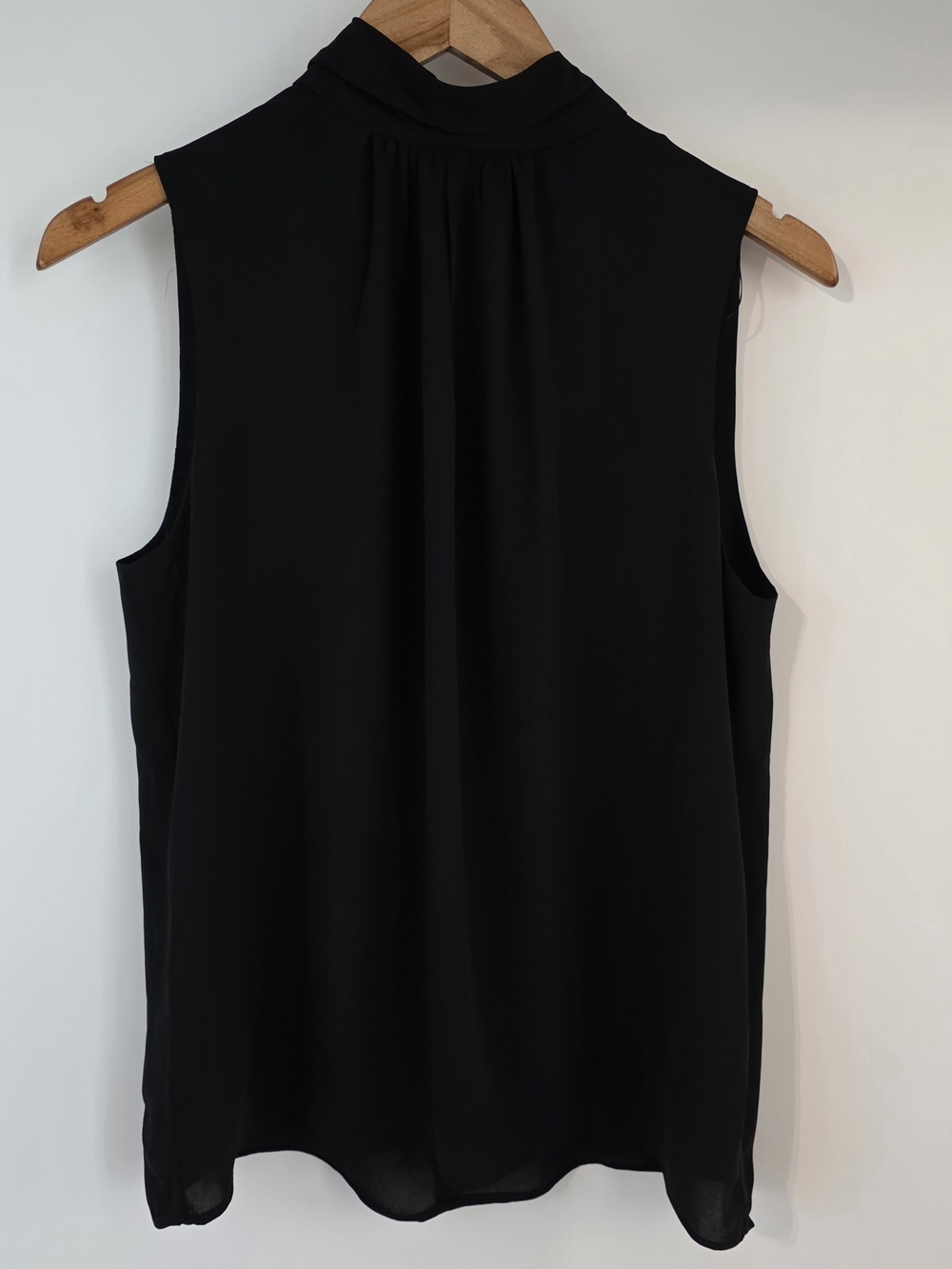 Elie Tahari Black Mock Neck Sleeveless Top Womens Size Medium